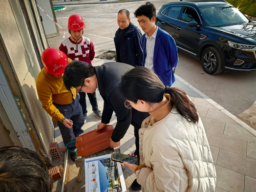 规划局现场查看外立面效果(1).jpg