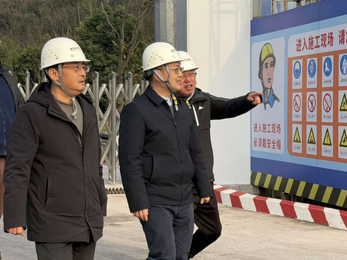 校领导张绍荣带队检查1(1.6).jpg