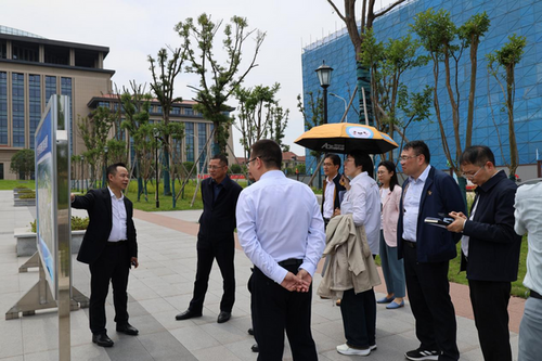 听取校区规划建设介绍(4.30).png